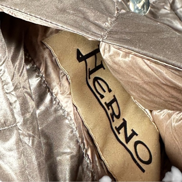 HERNO Giulia Goose Down Puffer Gilet Vest in charcoal - Picture 11 of 12